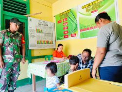 Peduli Tumbuh Kembang Generasi Penerus  Babinsa Embaloh Hulu Dampingi Posyandu Balita Di Desa Banua Ujung