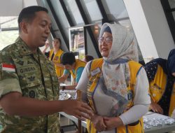 Kodam XII/Tpr Bagikan 1.000 Kacamata Gratis Untuk Warga Perbatasan Di Entikong