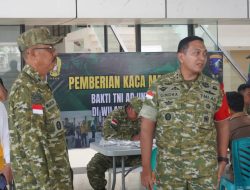 Bakti TNI AD Kodam XII/Tpr Bersama Kodim 1204/Sanggau Bagikan 1.000 Kacamata Gratis Di Entikong