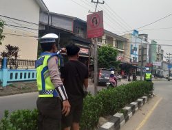 Humanis Aipda Asmadi Edukasi Pengendara Pahami Rambu Lalu Lintas