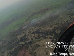 Polsek Manis Mata Bersama Perusahaan Gelar Water Bombing Percepat Penanganan Karhutla Di Desa Suka Ramai