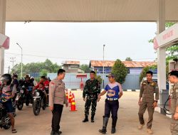 Cegah Praktik Curang Dan Potensi Keributan Petugas Gabungan Sisir SPBU Di Sungai Tebelian