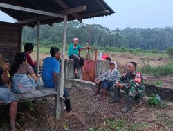 Koptu Dedy Babinsa Embaloh Hulu Dekati Warga Dan Ajak Hentikan Kebiasaan Membakar Lahan Sembarangan