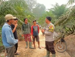 Cegah Karhutla Polsek Simpang Dua Ajak Masyarakat Mekar Raya Tidak Membuka Lahan Dengan Cara Membakar