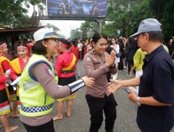 Polda Kalbar Hadir Di CFD Pontianak Ajak Masyarakat Ngopi Bareng Lewat Program Polisi Bersama Masyarakat