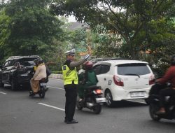 Hadir Di Tengah Masyakarat Polda Kalbar Terus Maksimalkan Pengaturan Lalu Lintas Demi Kamseltibcar Lantas