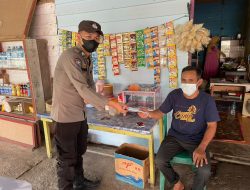 Peduli Dampak Karhutla Polsek Ella Hilir Bagikan Masker Kepada Masyarakat