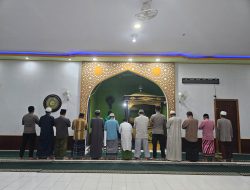 Subuh Keliling Di Menukung Polisi Sosialisasikan Layanan 110 Kepada Jemaah