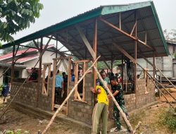 Satgas TMMD Reguler Ke-130 Kodim 1210/Landak Lanjutkan Pemasangan Batako Suhanim Tak Henti Bersyukur Dan Berterima Kasih