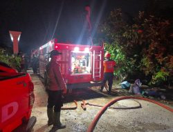 Polsek Delta Pawan Gerak Cepat Tangani Kebakaran Lahan Kosong Di Payakumang
