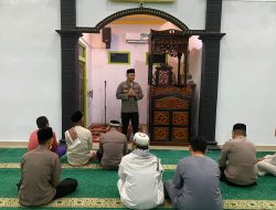 Waka Polres Melawi Pimpin Subuh Keliling Ajak Warga Jaga Kamtibmas Dan Cegah Pembakaran Lahan
