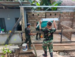 Pacu Pembangunan MCK Sasaran Tiga Satgas TMMD Kodim 1209/Bengkayang Mulai Plester Dinding Dan Pasang Kusen