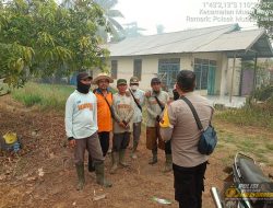 Cegah Karhutla Bhabinkamtibmas Polsek Muara Pawan Bersama Warga Cek Titik Api Dan Sosialisasikan Larangan Membakar Lahan