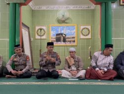 Pererat Silaturahmi Dengan Masyarakat Wakapolres Landak Ikuti Subuh Keliling Bersama Jamaah Sajadah Fajar