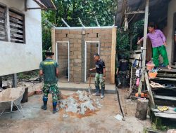 Sentuhan Akhir Pekan TMMD Kodim 1209/Bengkayang MCK Sasaran Empat Memasuki Tahap Plester Dinding Dan Kusen Pintu