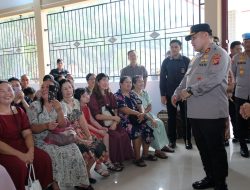 Polisi Bersama Masyarakat  Polda Kalbar Hadir Pengobatan Gratis Bagi Masyarakat Di Desa Subah