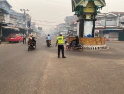 Wujudkan Pelayanan Prima Di Pagi Hari Kapolres Ketapang Bersama PJU Turun Langsung Laksanakan Pengaturan Arus Lalu Lintas