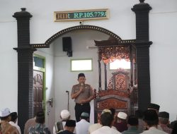 Polisi Satu Saf Dengan Warga Kapolres Melawi Ingatkan Bahaya Narkoba Hingga Penipuan Online