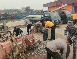 Posal Sungai Kakap Sinergi TNI-Polri Dan Masyarakat Gelar Gotong Royong Bersihkan Pasar