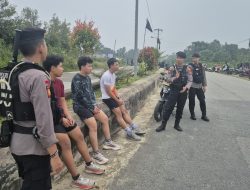 Patroli Sore Sat Samapta Polres Landak Sambangi Remaja Dan Berikan Edukasi Bahaya Narkoba
