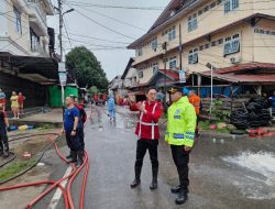 Kapolres Melawi Turun Langsung Cek Kebakaran Di Nanga Pinoh Sekitar 50 Ruko Terdampak
