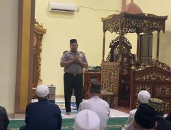 Subuh Berjamaah Polres Melawi Hadir Di Tengah Masyarakat Ingatkan Bahaya Judi Online Dan Penipuan Digital