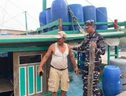 Cegah Laka Laut Sejak Dini Prajurit Posal Sungai Kakap Perketat Pengawasan Dan Ingatkan Nelayan Utamakan Keselamatan